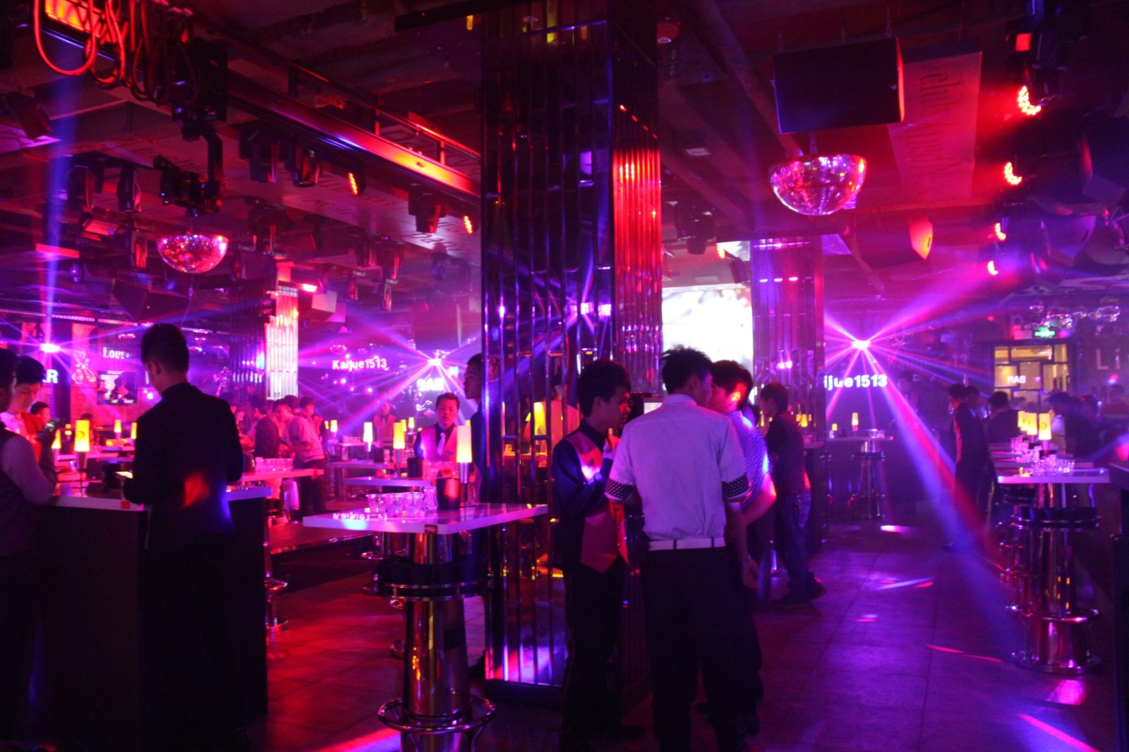 广东1513酒吧